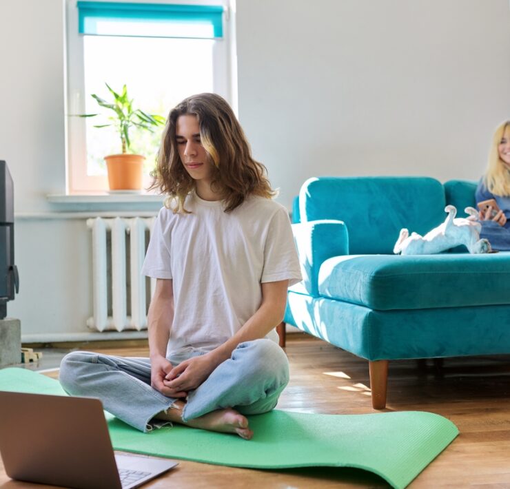 10 στρατηγικές που θα θέλουν όντως να ακολουθήσουν οι έφηβοι για να περιορίσουν τον χρόνο οθόνης