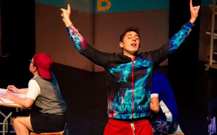 Στράτος Νταλαμάγκος: «Είναι μαγικό ότι το θέατρο μπορεί να φτιάχνει χώρους που δεν υπάρχουν αλλού»