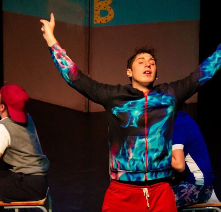 Στράτος Νταλαμάγκος: «Είναι μαγικό ότι το θέατρο μπορεί να φτιάχνει χώρους που δεν υπάρχουν αλλού»