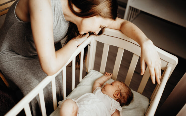 Μα τι είναι επιτέλους τα «Παράθυρα Ξύπνιου» (Wake Windows) και γιατί οι νέες μαμάδες έχουν εμμονή με τον «Τέλειο Ύπνο» / Sleep Training;