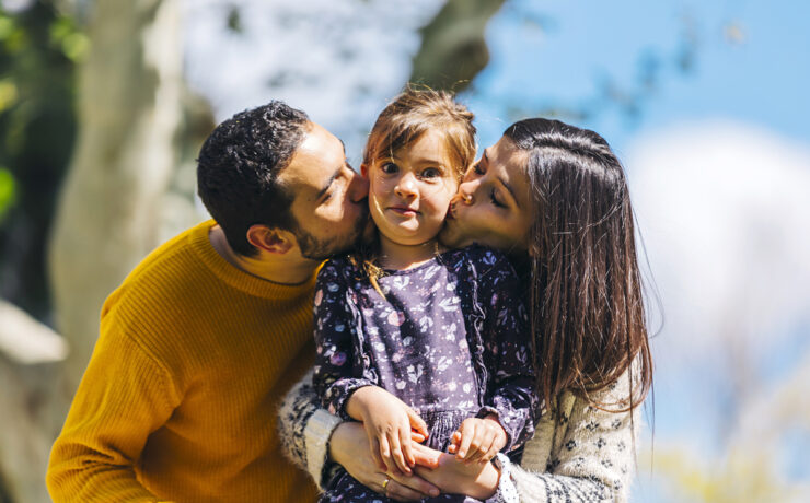 Gentle Parenting: Το «μαγικό ραβδάκι» που σταμάτησε να πιάνει (και τι έμαθα όταν έπρεπε να το πετάξω)