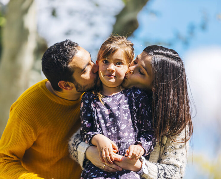 Gentle Parenting: Το «μαγικό ραβδάκι» που σταμάτησε να πιάνει (και τι έμαθα όταν έπρεπε να το πετάξω)