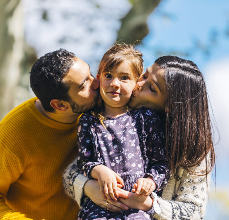Gentle Parenting: Το «μαγικό ραβδάκι» που σταμάτησε να πιάνει (και τι έμαθα όταν έπρεπε να το πετάξω)