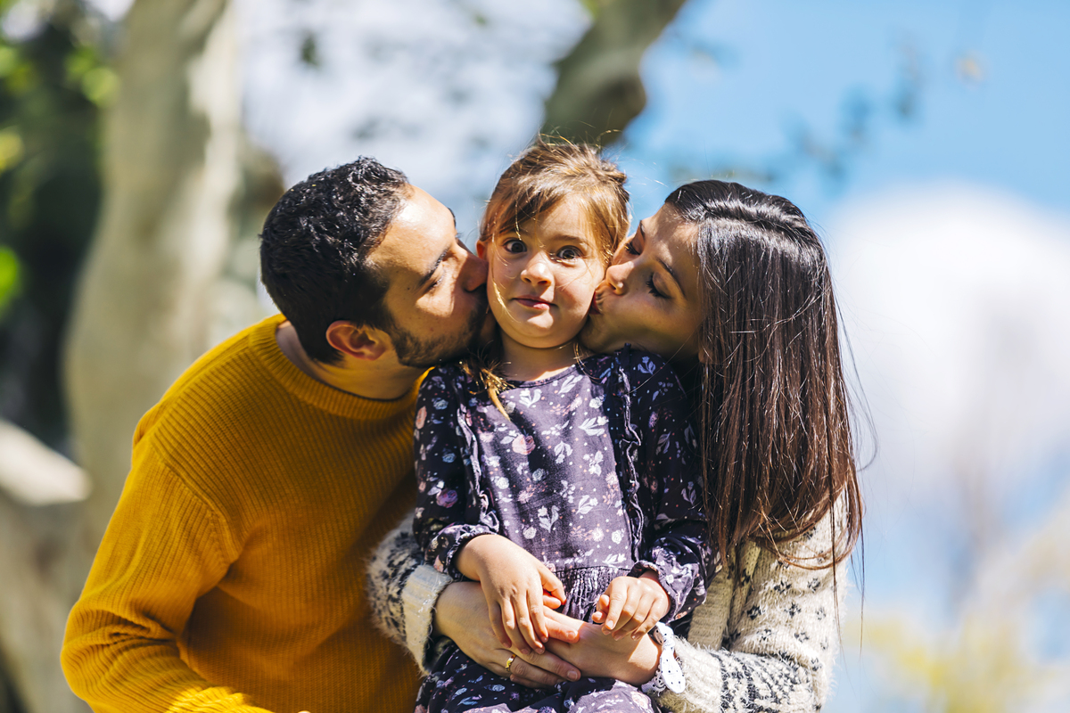 Gentle Parenting: Το «μαγικό ραβδάκι» που σταμάτησε να πιάνει (και τι έμαθα όταν έπρεπε να το πετάξω)