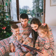 Φέτος τα Χριστούγεννα, κάντε ένα δώρο στον εαυτό σας: 10 τρόποι να γλιτώσετε το άγχος της «Τέλειας Γιορτής»