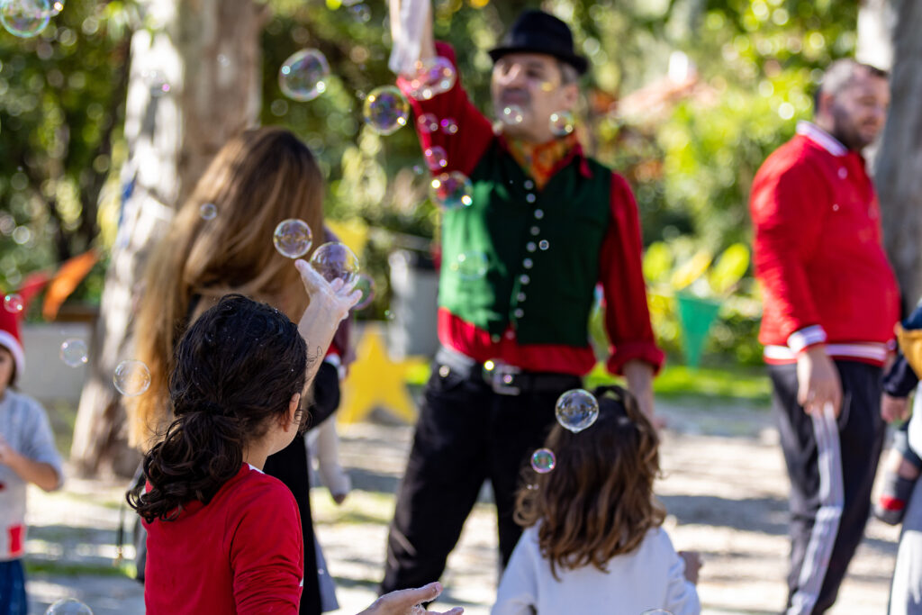 Δήμος Αθηναίων: Χριστουγεννιάτικη Αγορά, Santa Run, συναυλίες και πάρτι, δράσεις για παιδιά, δίνουν ρυθμό στη μαγεία των γιορτών