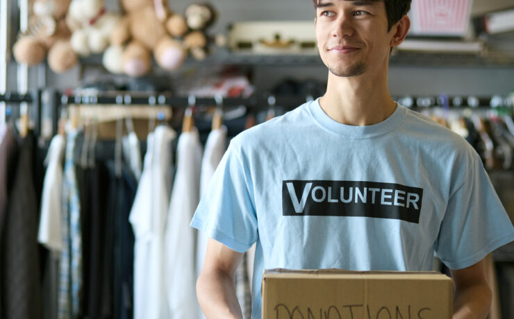 Το αντίδοτο στη θλίψη των εφήβων δεν είναι πάντα η ψυχοθεραπεία: Πώς η «προσφορά» αλλάζει τον εγκέφαλό τους