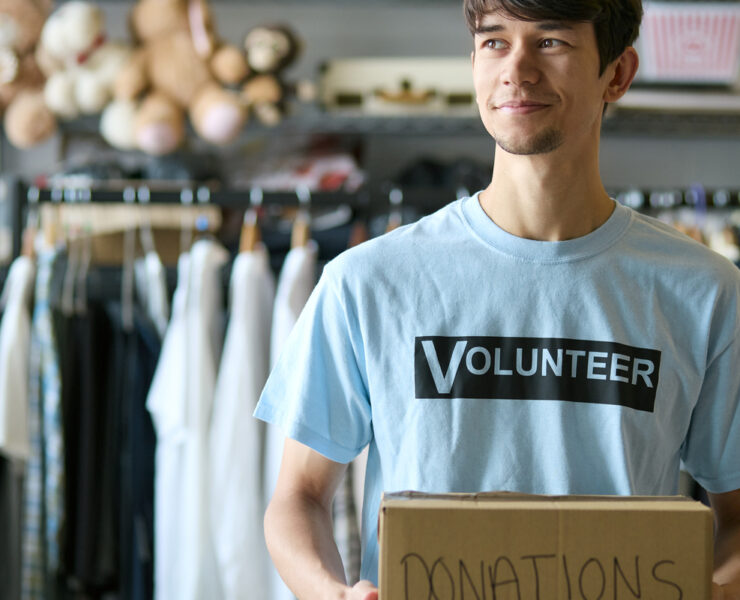 Το αντίδοτο στη θλίψη των εφήβων δεν είναι πάντα η ψυχοθεραπεία: Πώς η «προσφορά» αλλάζει τον εγκέφαλό τους