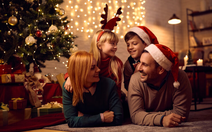 Πώς να επιβιώσετε από τον «Άγιο Βασίλη»: 4 τρόποι να ξαναβρείτε τη γαλήνη (και τη λογική σας) αυτές τις γιορτές