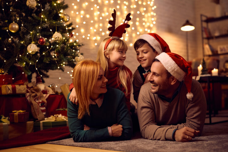 Πώς να επιβιώσετε από τον «Άγιο Βασίλη»: 4 τρόποι να ξαναβρείτε τη γαλήνη (και τη λογική σας) αυτές τις γιορτές