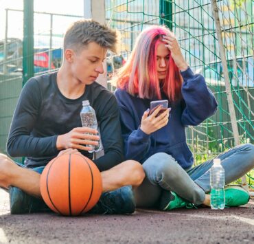 Νέα μελέτη αποκαλύπτει επικίνδυνες τάσεις στο TikTok που στέλνουν παιδιά στα επείγοντα