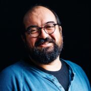 Γιώργος Τσαγκαράκης: «Το παιδικό θέατρο αναδεικνύει ότι αυτοί που έχουν τη μεγαλύτερη ανάγκη έναν “νέο κόσμο” χωρίς πολέμους, φτώχεια και αδικία είναι τα παιδιά»