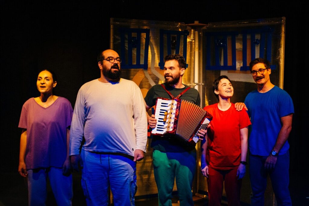 Γιώργος Τσαγκαράκης: «Το παιδικό θέατρο αναδεικνύει ότι αυτοί που έχουν τη μεγαλύτερη ανάγκη έναν “νέο κόσμο” χωρίς πολέμους, φτώχεια και αδικία είναι τα παιδιά»