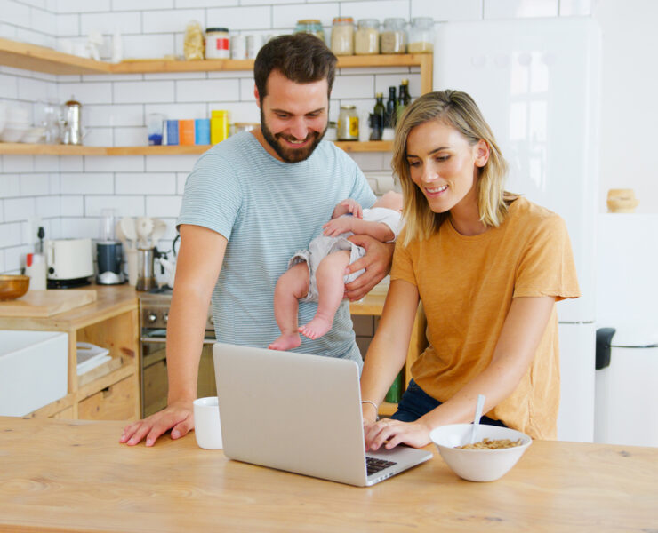 «Είμαι η μόνη που δεν το ήξερα;»: Τι αποκάλυψαν οι αναζητήσεις των γονιών στο Google το 2025 για τις κρυφές μας ανησυχίες