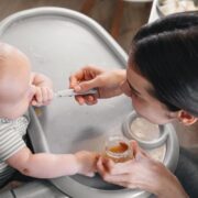 Ο νευρολόγος Baibing Chen —για να διατηρεί τα παιδιά του ασφαλή και τον εγκέφαλό τους υγιή— ακολουθεί αυτούς τους 3 κανόνες διατροφής