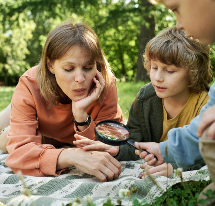 Τα παιδιά μας κινούνται με την «ταχύτητα του θαύματος»: Να γιατί πρέπει να σταματήσουμε να τρέχουμε και να μάθουμε να περπατάμε δίπλα τους