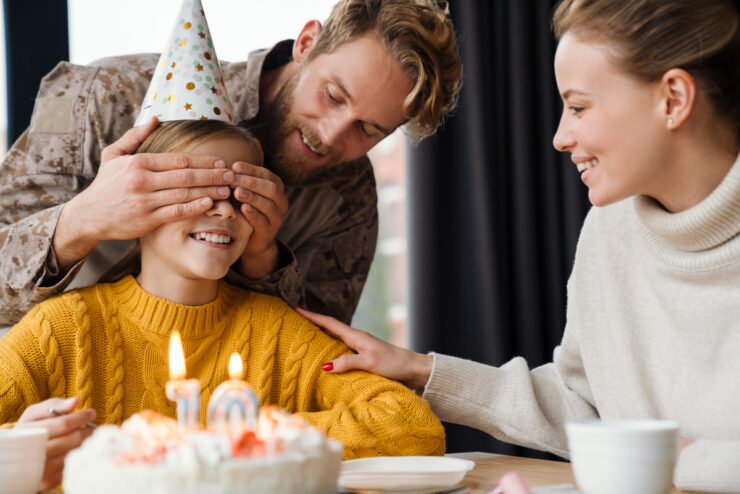 Γιατί τα γενέθλια του παιδιού σας (και τα δικά σας) φέρνουν δάκρυα αντί για χαμόγελα; Η αλήθεια πίσω από τη «τέλεια» γιορτή