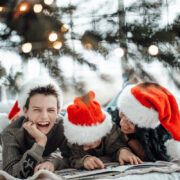 «Φέτος δεν θα πάρω δώρο στα παιδιά μου»: Η απόφασή μου να ζήσουμε Χριστούγεννα χωρίς πακέτα κάτω από το δέντρο