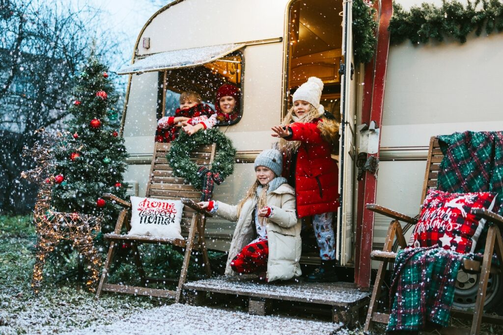 «Φέτος δεν θα πάρω δώρο στα παιδιά μου»: Η απόφασή μου να ζήσουμε Χριστούγεννα χωρίς πακέτα κάτω από το δέντρο