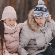 Εφηβεία και σχέσεις: Τι χρειάζονται πραγματικά οι έφηβοι από εσάς (ακόμα κι αν δεν θα σας το πουν ποτέ)