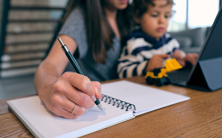 Ημερολόγιο Γονέα: Θες να σταματήσεις τις φωνές το 2026; Το εργαλείο που έσωσε τη σχέση μου με το παιδί μου