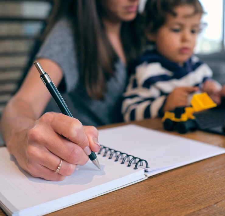 Ημερολόγιο Γονέα: Θες να σταματήσεις τις φωνές το 2026; Το εργαλείο που έσωσε τη σχέση μου με το παιδί μου