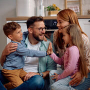 Ο «Χρυσός Κανόνας» του 5:1 – το μυστικό των ειδικών για παιδιά με αυτοπεποίθηση και λιγότερη γκρίνια