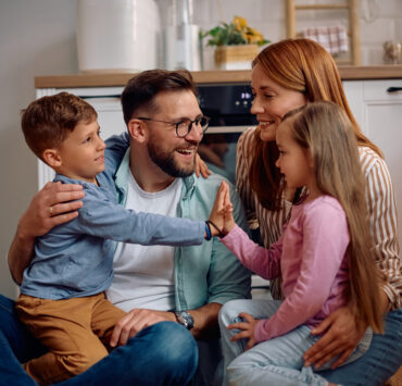 Ο «Χρυσός Κανόνας» του 5:1 – το μυστικό των ειδικών για παιδιά με αυτοπεποίθηση και λιγότερη γκρίνια