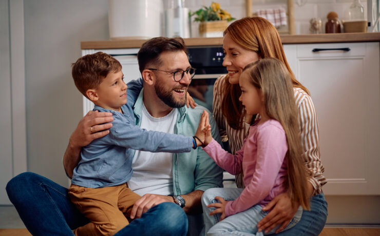 Ο «Χρυσός Κανόνας» του 5:1 – το μυστικό των ειδικών για παιδιά με αυτοπεποίθηση και λιγότερη γκρίνια