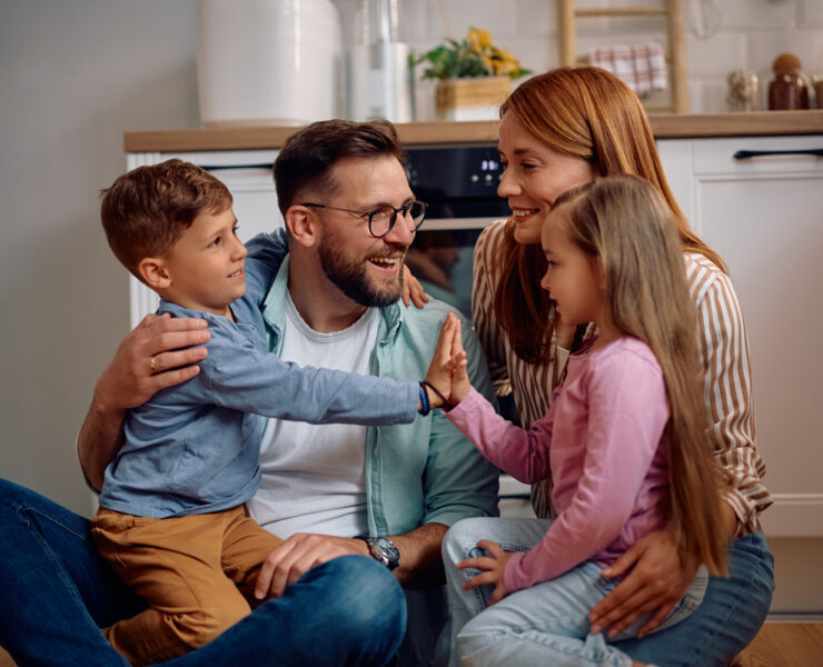 Ο «Χρυσός Κανόνας» του 5:1 – το μυστικό των ειδικών για παιδιά με αυτοπεποίθηση και λιγότερη γκρίνια