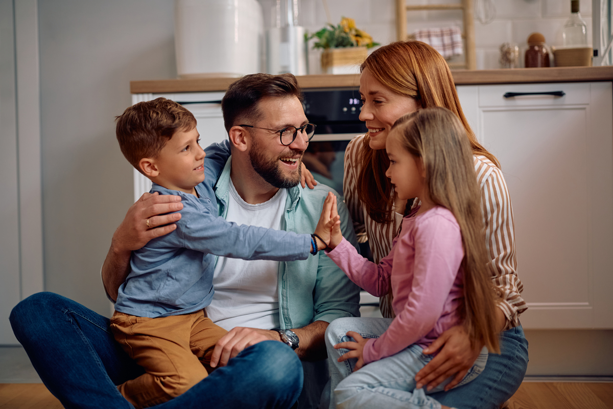 Ο «Χρυσός Κανόνας» του 5:1 – το μυστικό των ειδικών για παιδιά με αυτοπεποίθηση και λιγότερη γκρίνια