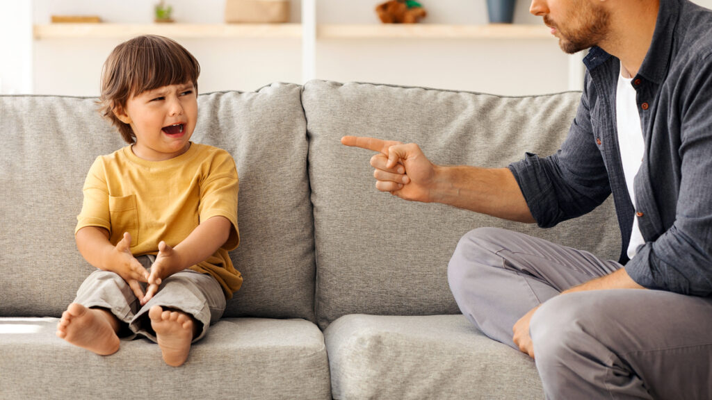 Όρια: Γιατί η αγάπη από μόνη της δεν αρκεί για να αλλάξει τη συμπεριφορά του παιδιού (και τι λείπει από την εξίσωση)