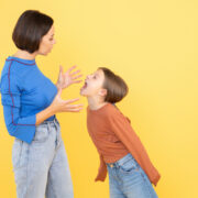 Όρια: Γιατί η αγάπη από μόνη της δεν αρκεί για να αλλάξει τη συμπεριφορά του παιδιού (και τι λείπει από την εξίσωση)