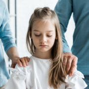 Renée Watson: «Ως παιδί έμαθα να κρύβω τα δάκρυά μου. Τώρα μαθαίνω στους νέους πώς να κλαίνε»