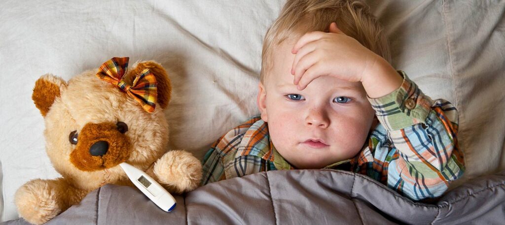 Πονόλαιμος: Ο απόλυτος οδηγός για γονείς – πώς να τον προλάβετε και να τον «νικήσετε» πριν ταλαιπωρήσει όλη την οικογένεια