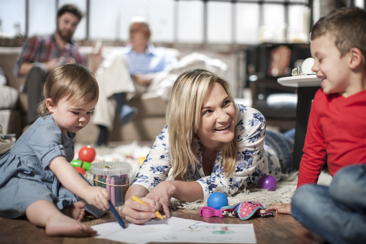 Ψηφιακός «επαναπροσδιορισμός»: 7 απλοί τρόποι να αλλάξετε τις σχέσεις της οικογένειάς σας με τις οθόνες το 2026