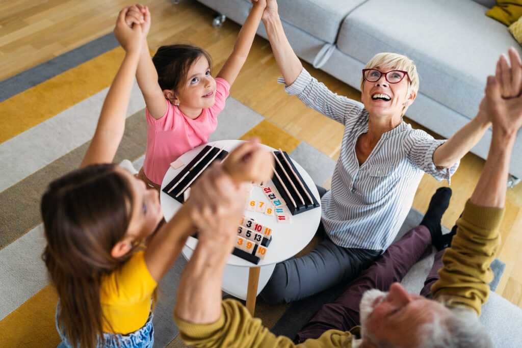 Ψηφιακός «επαναπροσδιορισμός»: 7 απλοί τρόποι να αλλάξετε τις σχέσεις της οικογένειάς σας με τις οθόνες το 2026