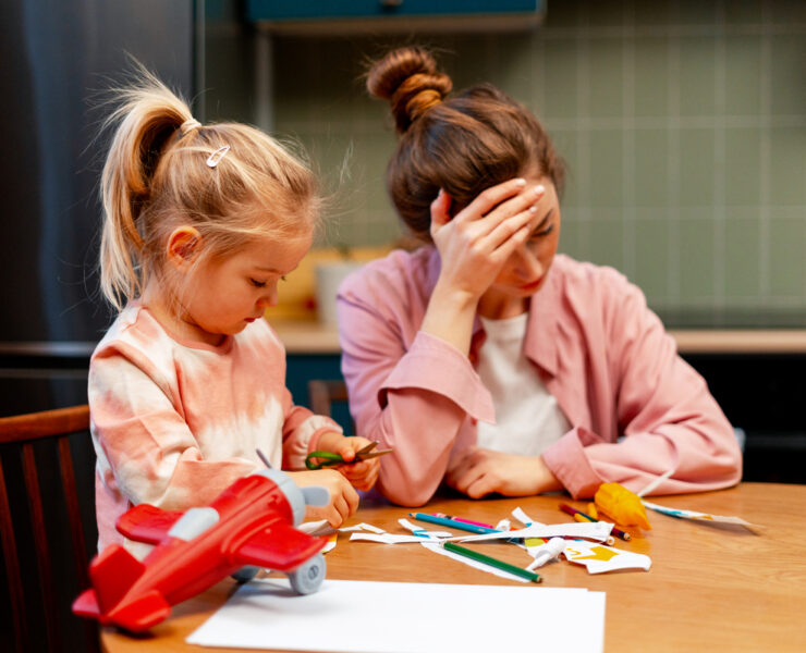 Θετική διαπαιδαγώγηση: 5 στρατηγικές για να γίνεις ο γονιός που θέλεις (ακόμα και όταν τα νεύρα σου είναι χάλια)