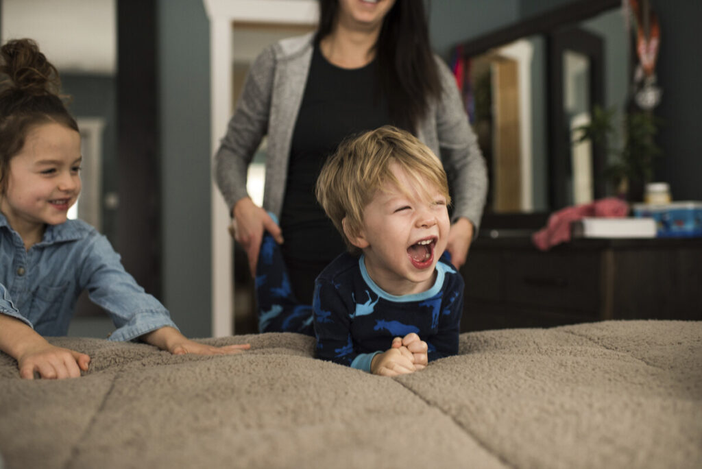 Πώς να «διαβάζετε» το μυαλό του παιδιού σας: Η μυστική τεχνική των θεραπευτών για να αποκωδικοποιούν τα κρυμμένα συναισθήματα