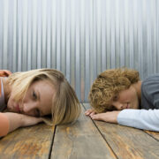 Νέα έρευνα αποκαλύπτει τον απλούστερο τρόπο με τον οποίο οι έφηβοι μπορούν να προστατεύσουν την ψυχική τους υγεία