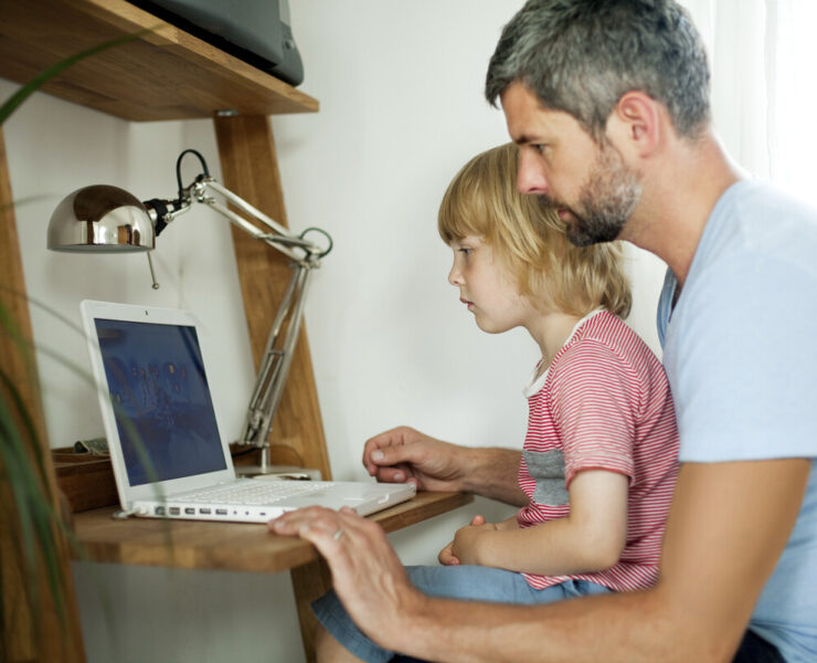 Το παιδί σας «χακάρει» το μέλλον με AI; 5 τρόποι να εξασφαλίσετε ασφαλές διαδίκτυο για παιδιά και αποδοτική μάθηση