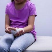 Αθλητικοί τραυματισμοί: Πώς να στηρίξετε το παιδί σας όταν τα όνειρά του μπαίνουν στον «πάγο»