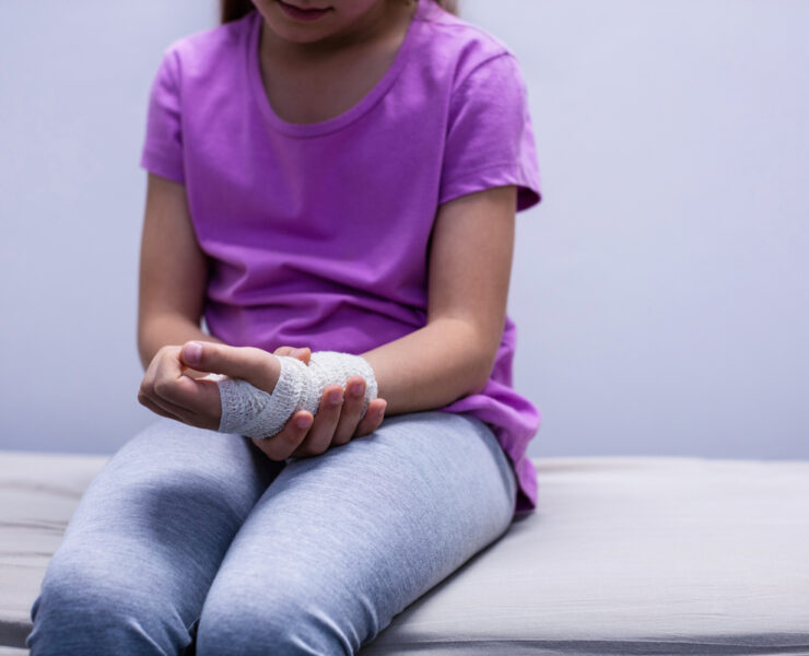 Αθλητικοί τραυματισμοί: Πώς να στηρίξετε το παιδί σας όταν τα όνειρά του μπαίνουν στον «πάγο»