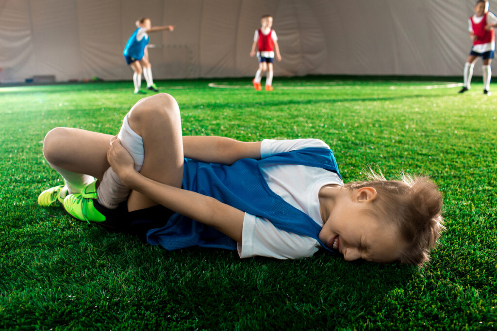Αθλητικοί τραυματισμοί: Πώς να στηρίξετε το παιδί σας όταν τα όνειρά του μπαίνουν στον «πάγο»