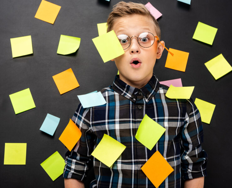 Διάσπαση προσοχής: Είναι φυσιολογικό να μην συγκεντρώνεται το παιδί μου; Ο πλήρης οδηγός για γονείς