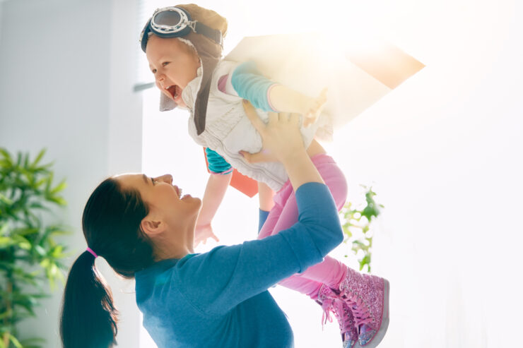 Γιατί τρέχεις να τα «φτιάξεις» όλα για το παιδί σου; Η ψυχολογική αλήθεια που πρέπει να μάθεις τώρα που είναι μικρό