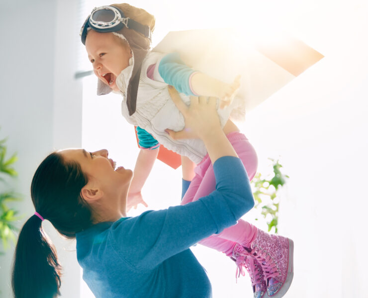 Γιατί τρέχεις να τα «φτιάξεις» όλα για το παιδί σου; Η ψυχολογική αλήθεια που πρέπει να μάθεις τώρα που είναι μικρό