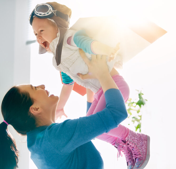 Γιατί τρέχεις να τα «φτιάξεις» όλα για το παιδί σου; Η ψυχολογική αλήθεια που πρέπει να μάθεις τώρα που είναι μικρό