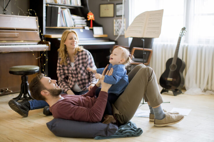 Το μυστικό για να μιλήσει το μωρό σου γρήγορα; Κρύβεται στον… ρυθμό! (Και δεν χρειάζεται να είσαι η Αντέλ για να το βοηθήσεις)