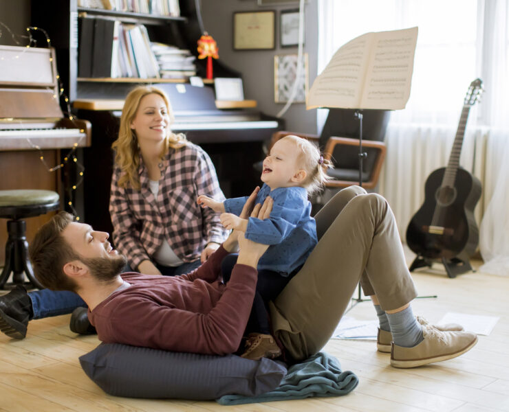 Το μυστικό για να μιλήσει το μωρό σου γρήγορα; Κρύβεται στον… ρυθμό! (Και δεν χρειάζεται να είσαι η Αντέλ για να το βοηθήσεις)